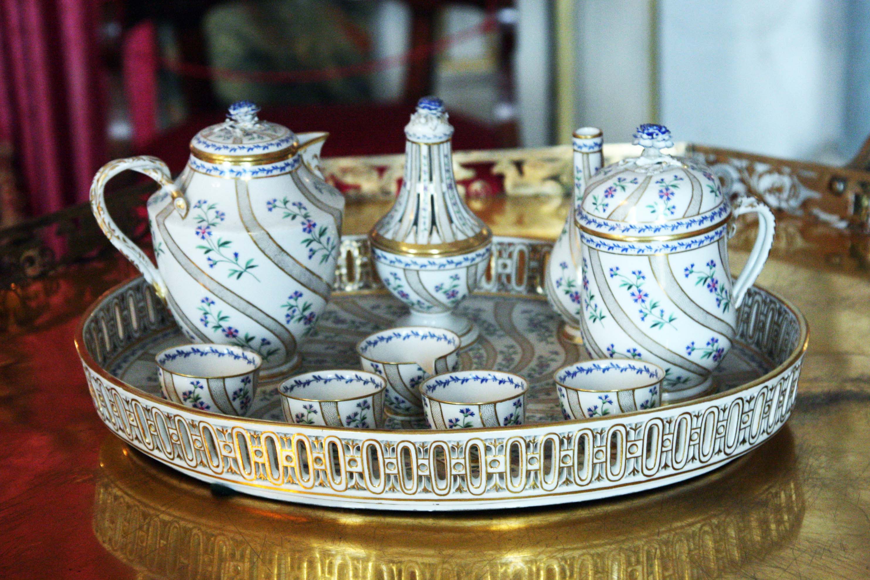 Image: Wikimedia Commons, Andys https://commons.wikimedia.org/wiki/Category:Inventory_of_Ludwigsburg_Palace?uselang=de#/media/File:RSLB_MeisnerPorzelan. Ludwigsburg Residential Palace, Meissner porcelain belonging to Queen Charlotte Mathilde, 1810–1820