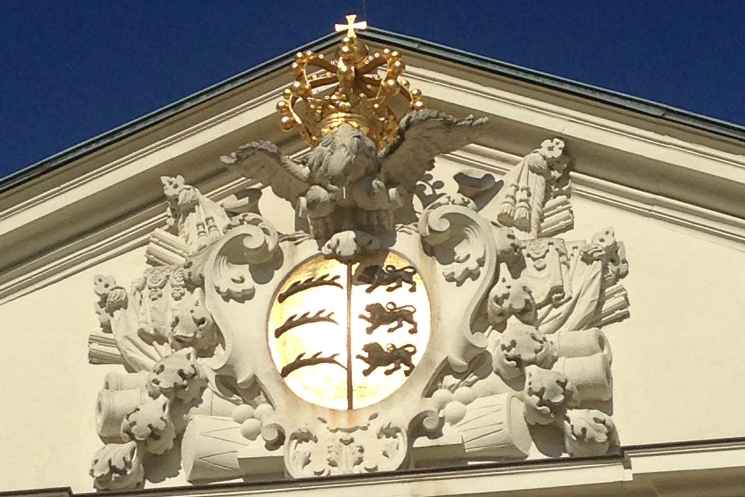 Image: The royal coat of arms.