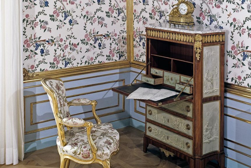 Image: Staatliche Schlösser und Gärten Baden-Württemberg, Ralf Cohen Writing cabinet by René Dubois in Duke Carl Eugen's apartment at Ludwigsburg Residential Palace